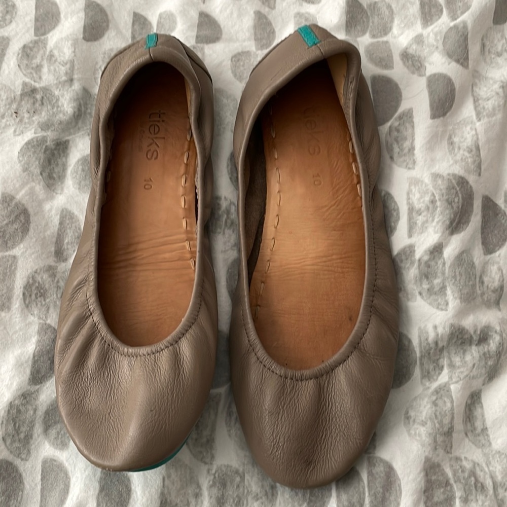 Taupe Tieks